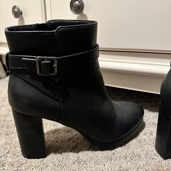 Black Buckle Kelly & Katie Booties with Zippers - Picture 4 of 7